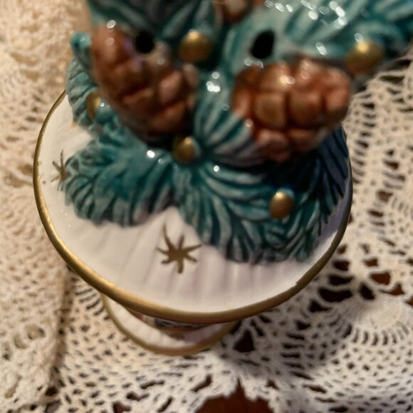 Fitz and Floyd Christmas Salt and Pepper Shakers - Picture 7 of 8